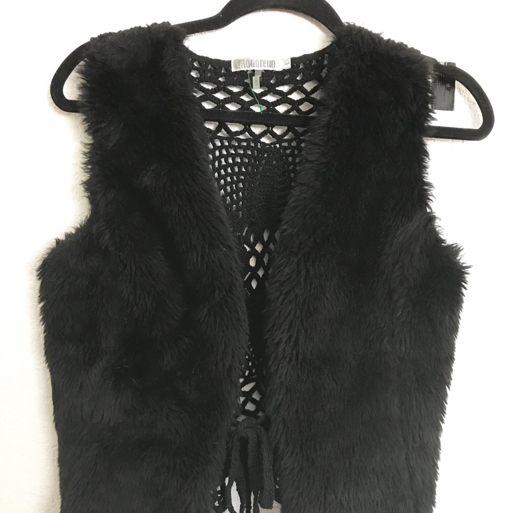 Monoreno black faux fur vest w crochet back
